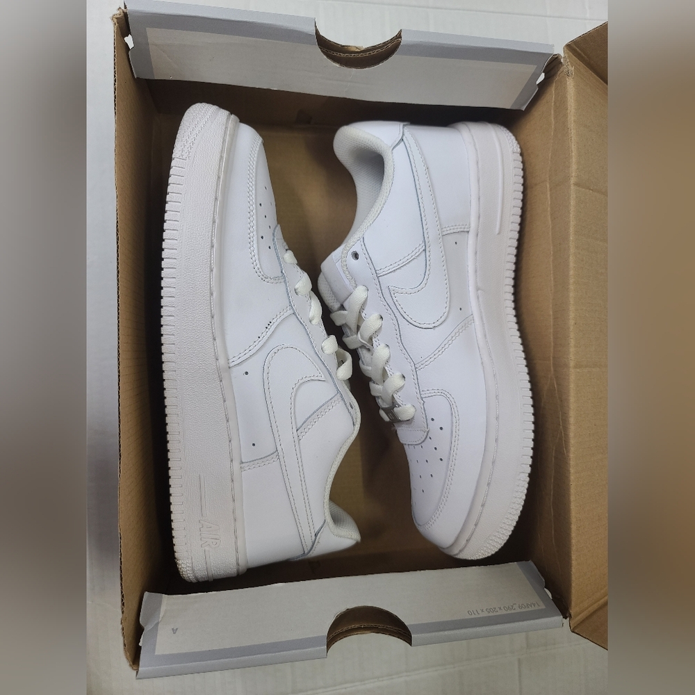 Kid's Nike Air Force 1 LE Size 5.5Y Boy